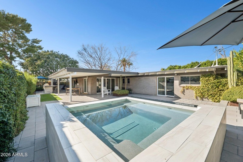 51-web-or-mls-5735-north-11th-st