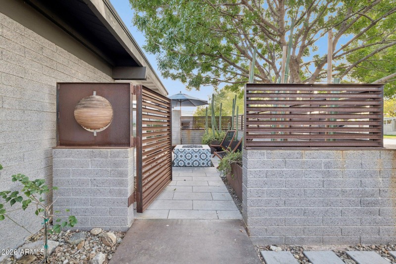 57-web-or-mls-5735-north-11th-st