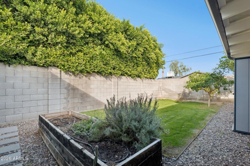 58-web-or-mls-5735-north-11th-st