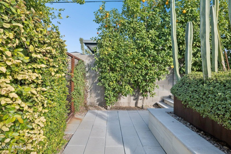 60-web-or-mls-5735-north-11th-st