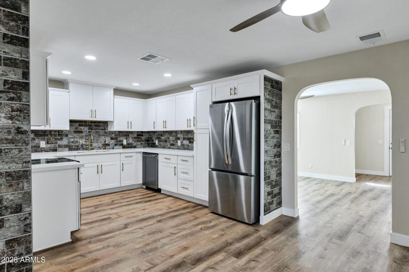 554 W Lincoln Ave-10