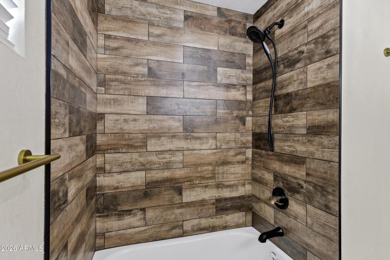 554 W Lincoln Ave-19