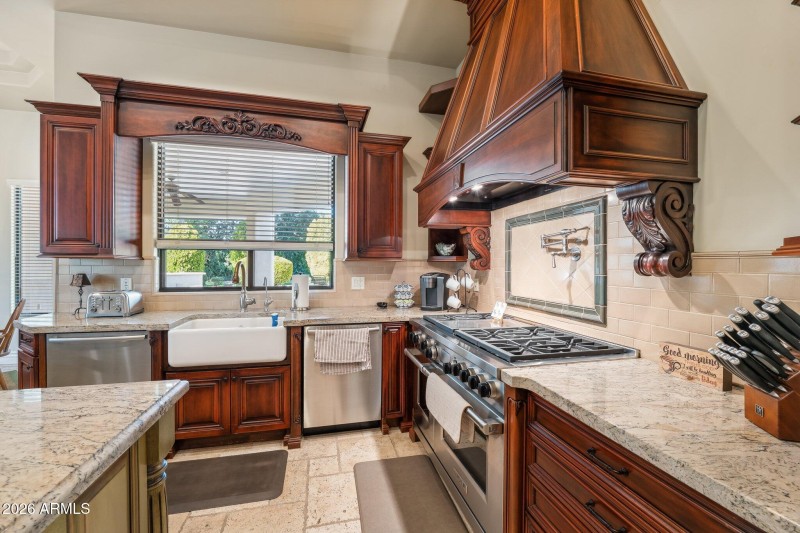 Wolf Oven/Range & Farmhouse Sink