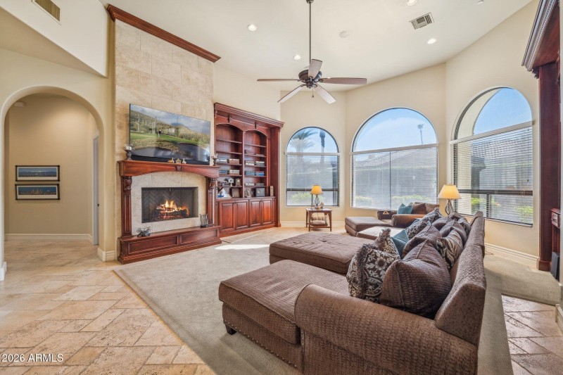 Family Room w/Fireplace