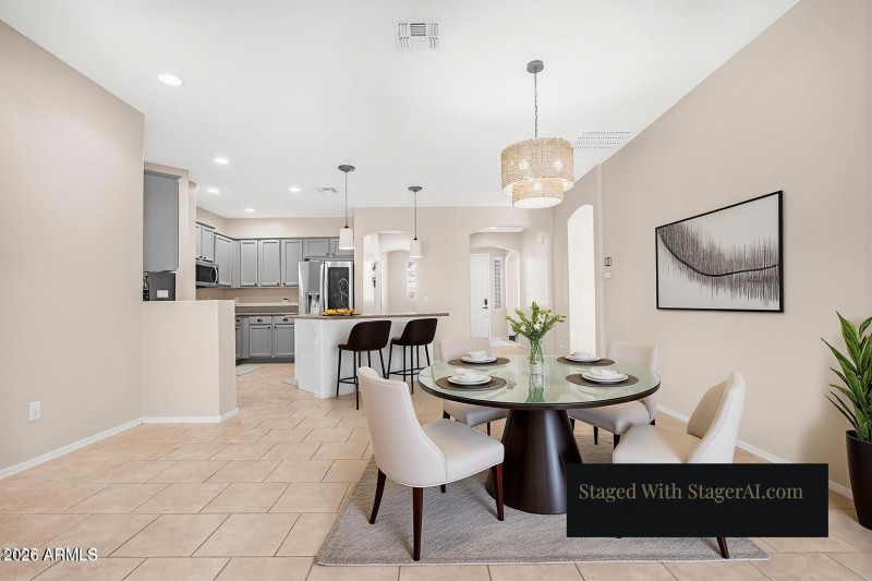 Staged Dining Space Design