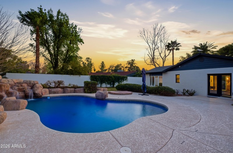 2939 n manor dr w-65