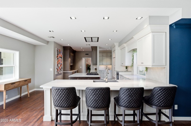 2939 n manor dr w-12