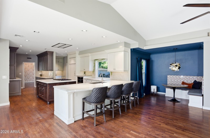 2939 n manor dr w-11