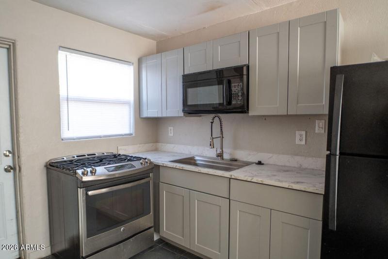 1bd:1ba kitchen.pdf