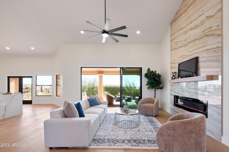 Beauitul Firepalce Family Room