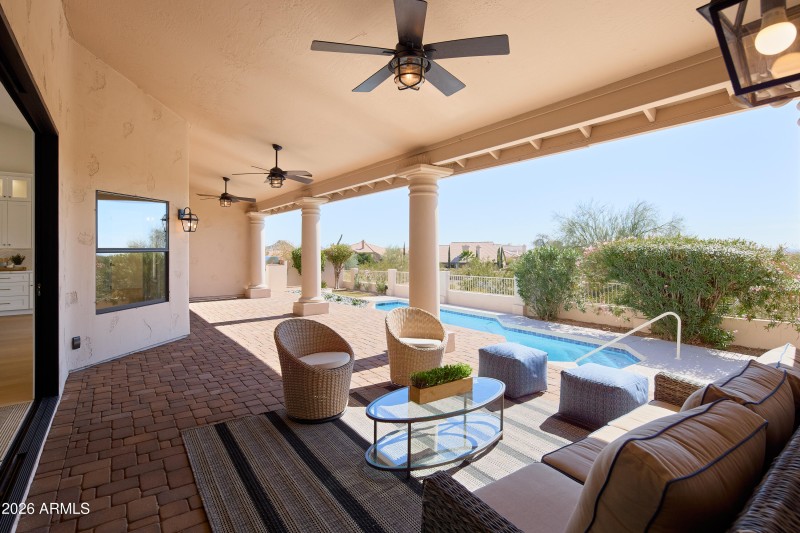 Huge Patio w/t new pavers