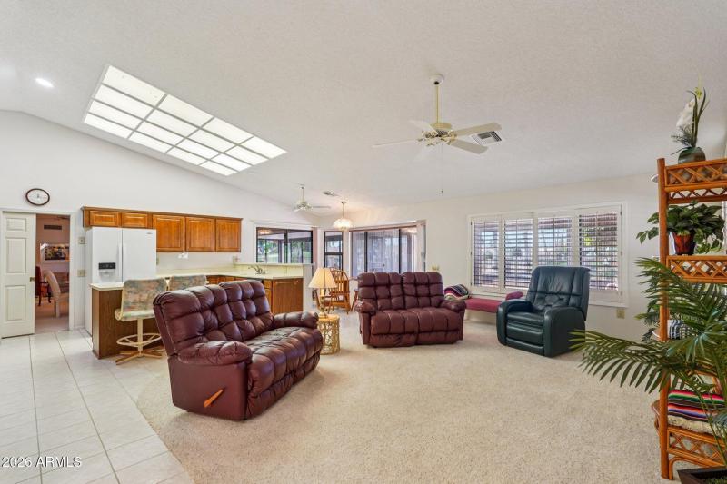 11-web-or-mls-W Springdale Dr-S2302-011