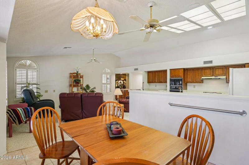 13-web-or-mls-W Springdale Dr-S2302-013