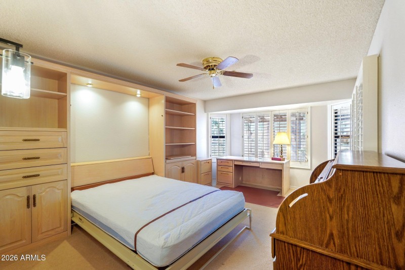 25-web-or-mls-W Springdale Dr-S2302-025