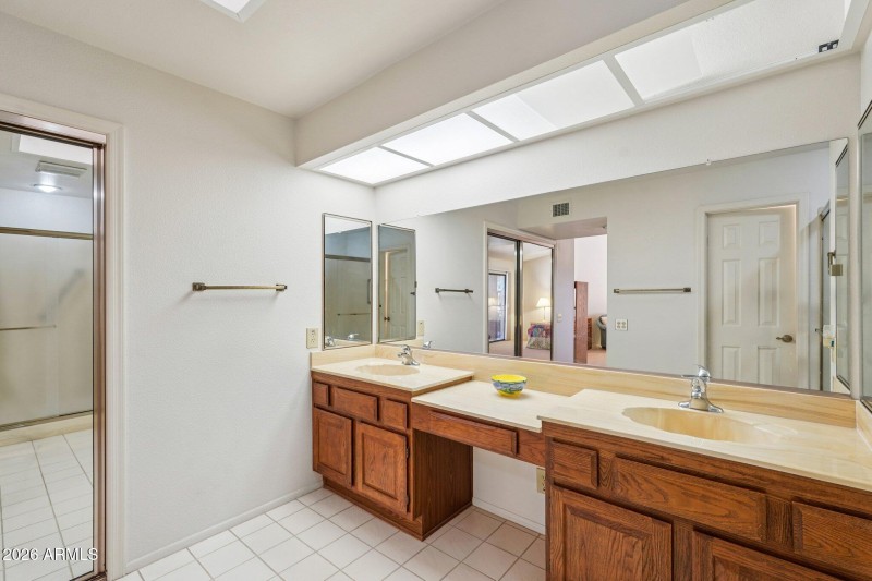 44-web-or-mls-W Springdale Dr-S2302-044