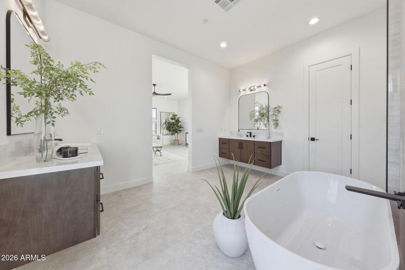 B (20) Model Owner's Bath