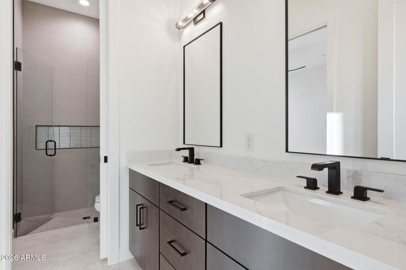 B (32) Model Bath for Bedroom 4 and 5 Op