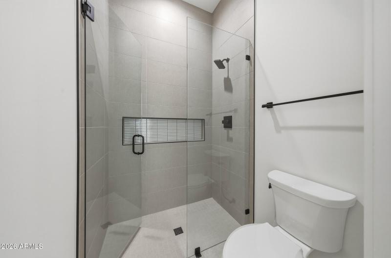 B (33) Model Bath for Bedroom 4 and 5 Op