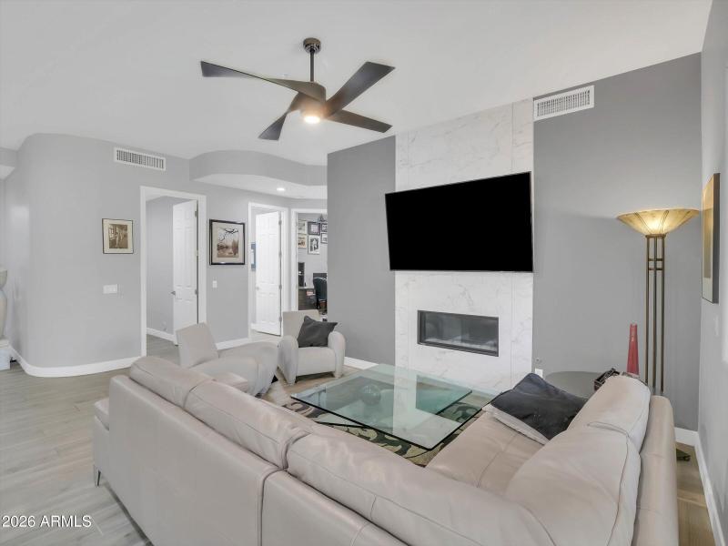 08-7246 E Lupine Ave-8