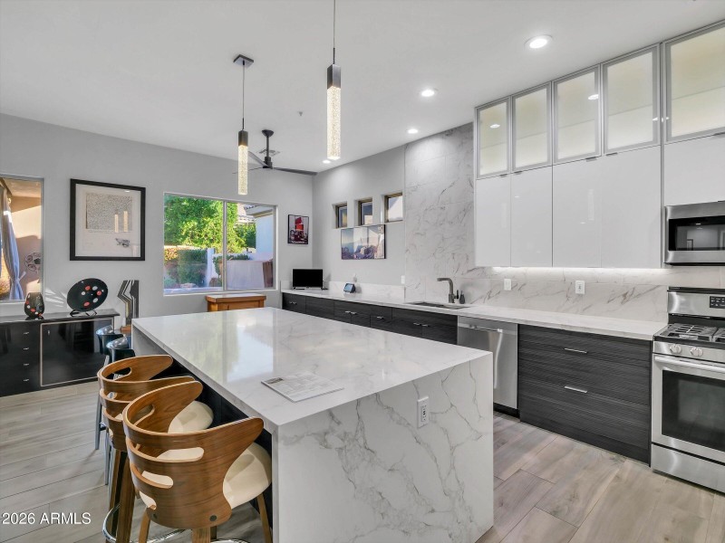 12-7246 E Lupine Ave-12