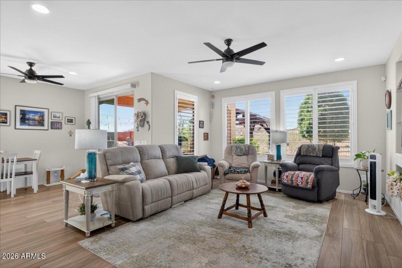 11-25466 N 163rd Dr_RedHogMedia