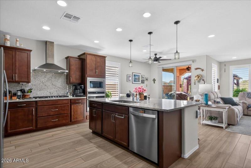 13-25466 N 163rd Dr_RedHogMedia