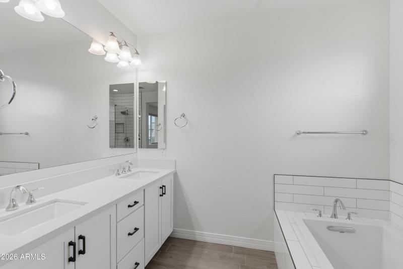 PRIMARY ENSUITE LOUNGE TUB