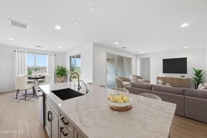 KITCHEN TO CASUAL DINING & GREAT ROOM_Fi