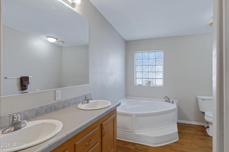 2200 N Delaware Dr-20