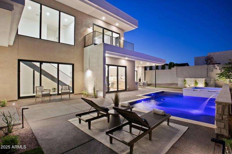 88-web-or-mls-1830-e-palmaire-ave