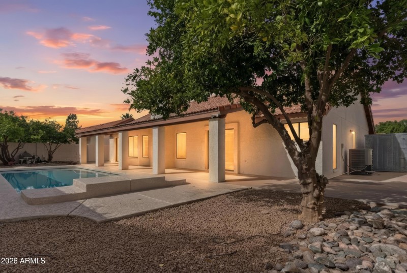 39_dsc08024_twilight_7945aef5-ba1f-4756-