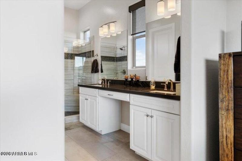 5373 AUTUMN LEAF PRIMARY BATHROOM