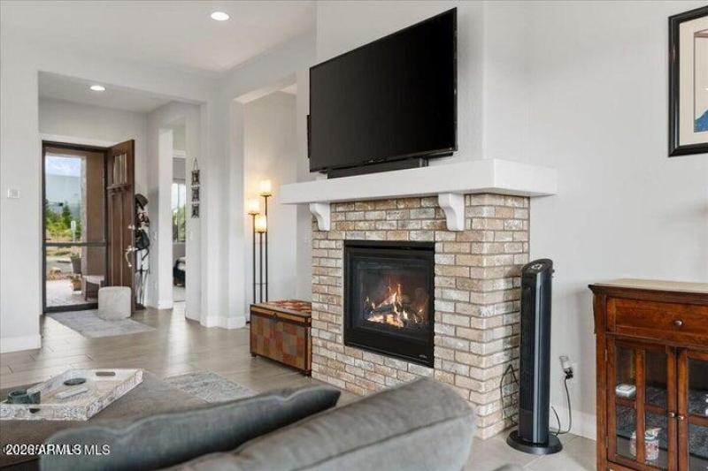 5373 AUTUMN LEAF FIREPLACE