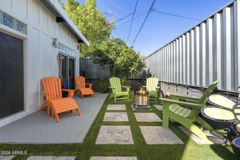 Deck w/Artificial turf & Pavers