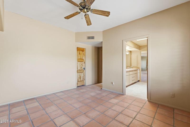 6601 E Willow Springs Ln N