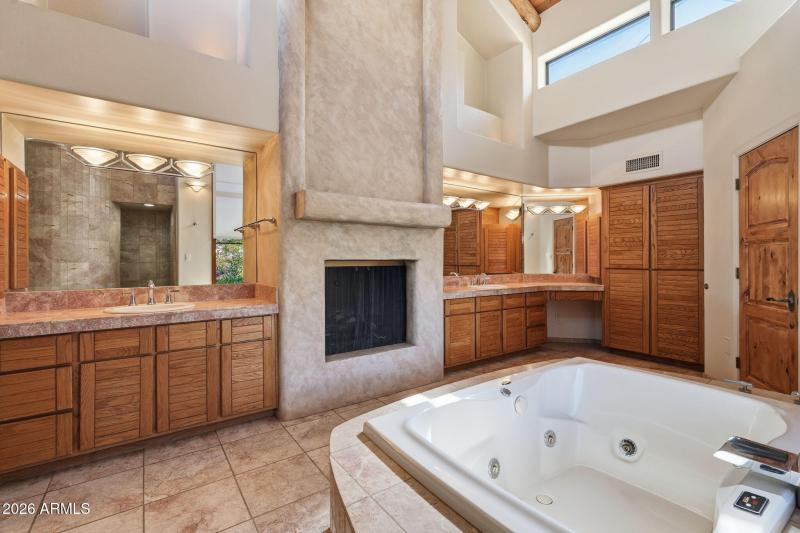 6601 E Willow Springs Ln N