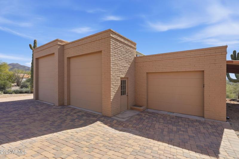 6601 E Willow Springs Ln N