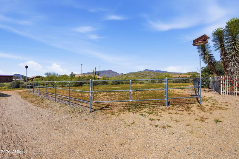 6601 E Willow Springs Ln N