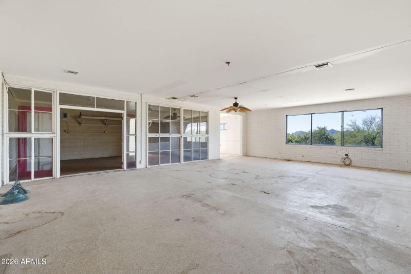 6601 E Willow Springs Ln N