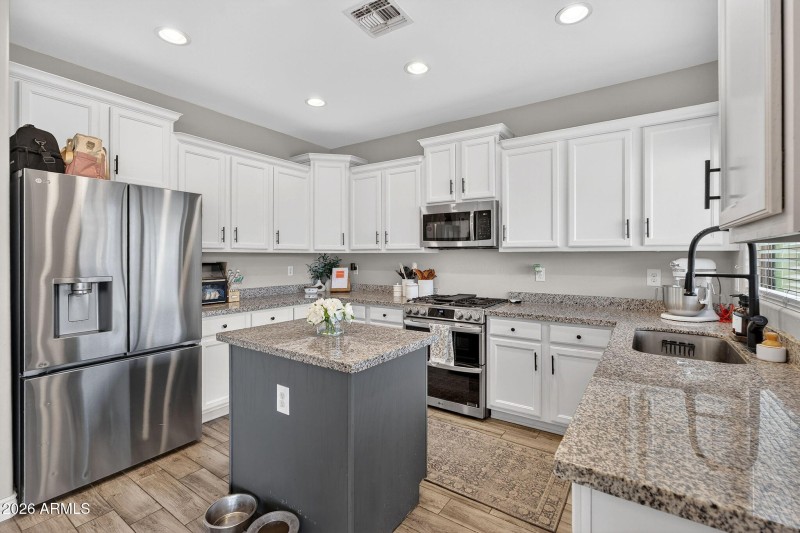 12-web-or-mls-19W Dragon Tree Ave