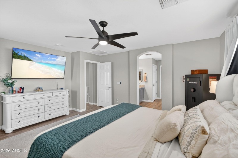 25-web-or-mls-30W Dragon Tree Ave