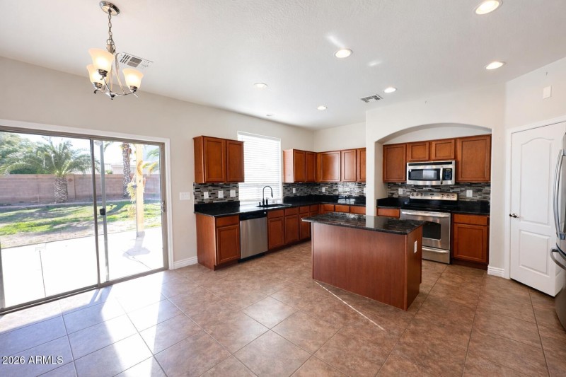 71471B42-AC7B-4F6D-A866-30F23152CDFA