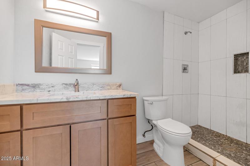 4821 E Sheridan St-large-020-041-4821 E