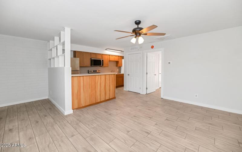 4821 E Sheridan St-large-050-048-4821 E