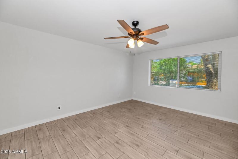 4821 E Sheridan St-large-051-040-4821 E