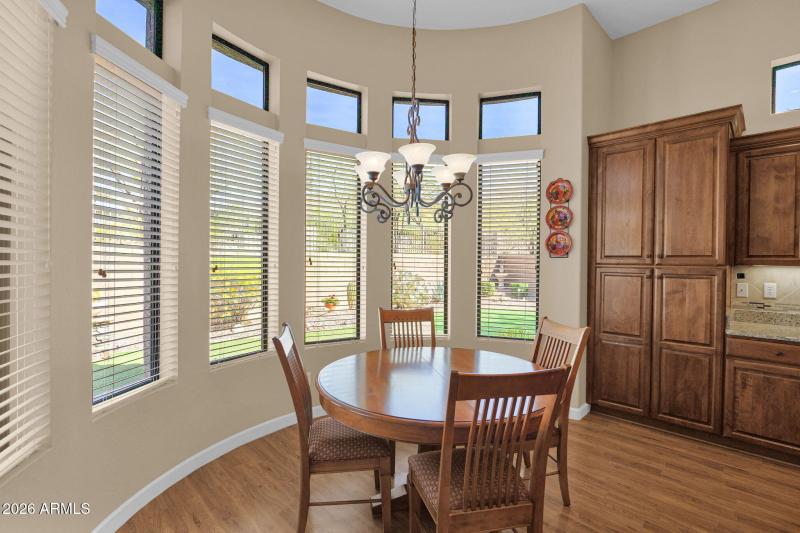 Breakfast nook/eat-in kitchen