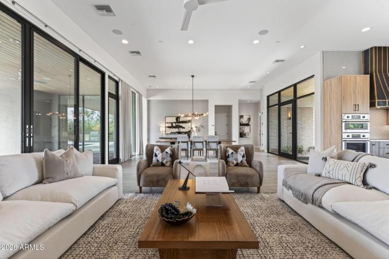 Soaring 12' Ceilings