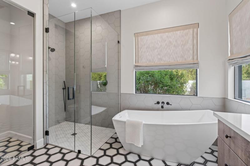 Separate Tub & Shower