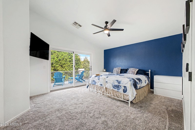 1st Bedroom - Primary