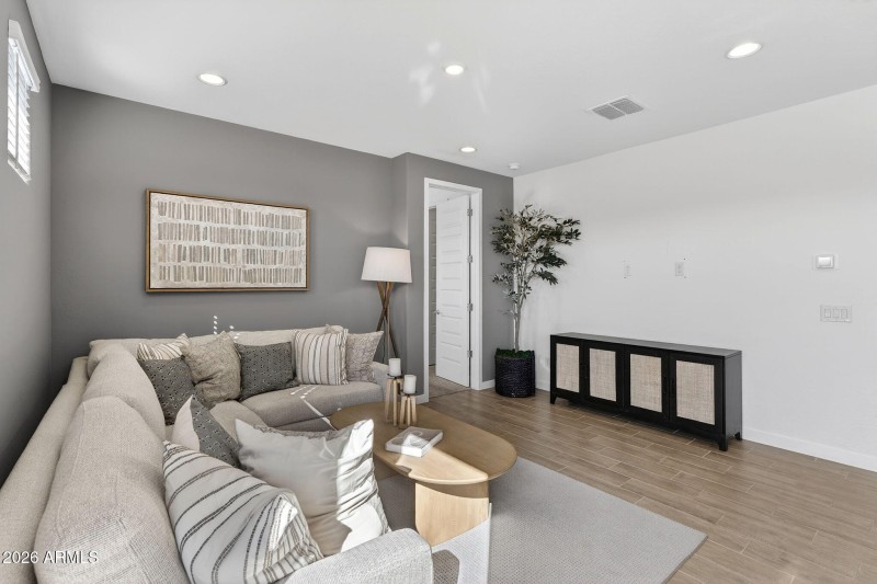 16-web-or-mls-16-web-or-mls-82S 83rd Cir